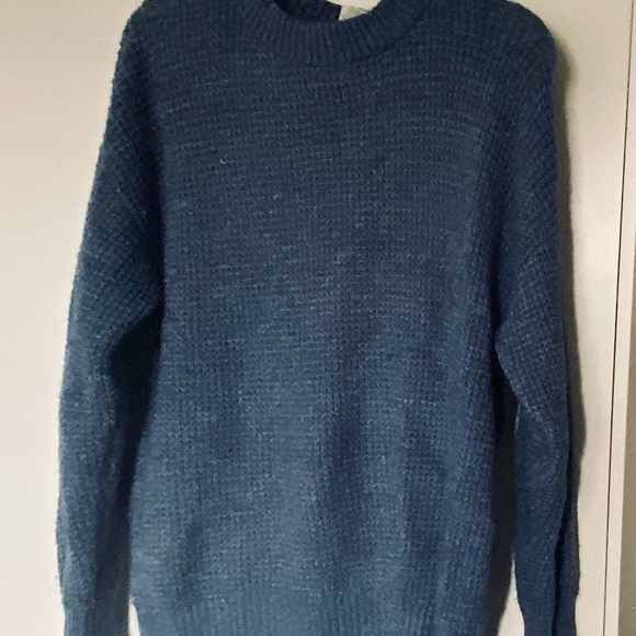 Blue sweater - Large true fit from Republic - Picture 3 of 3
